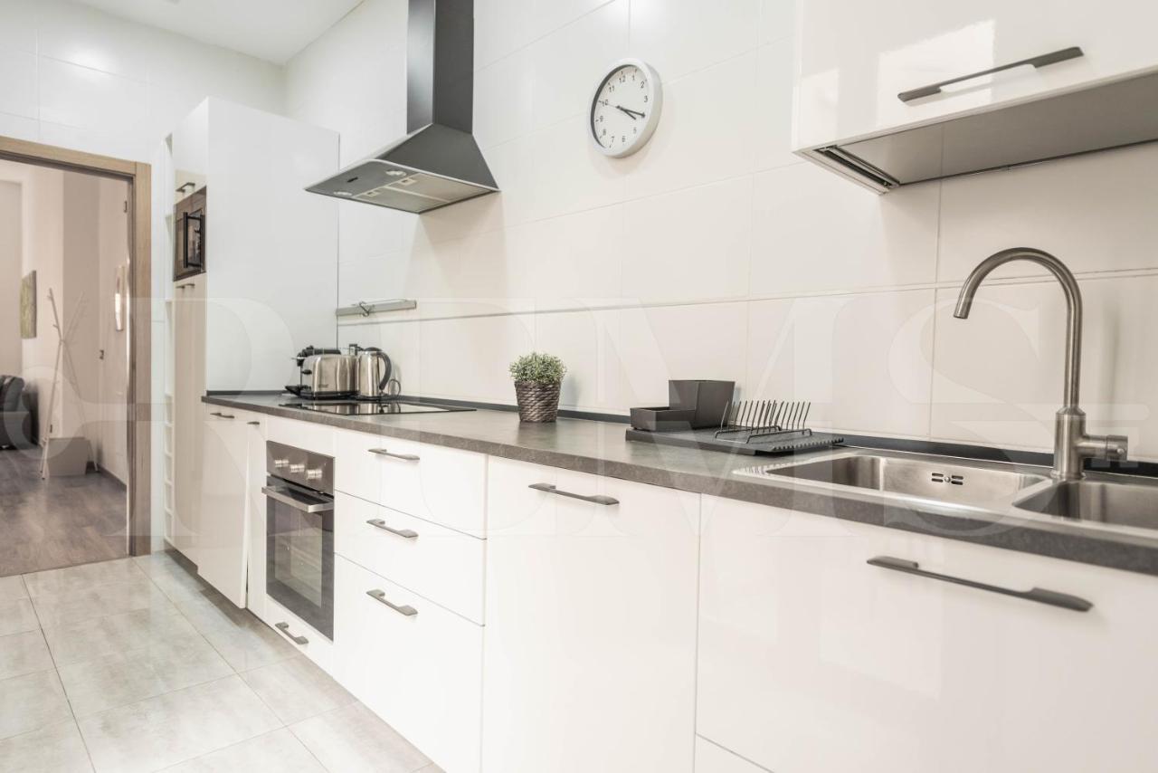3Br Apartment With Parking And Patio In The Center By Rems Малага Екстериор снимка